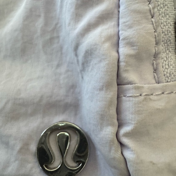 Lululemon Everywhere Belt Bag 1L Lavender - Picture 5 of 7